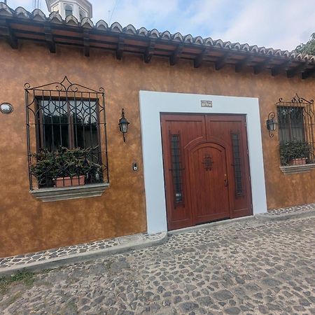 Casa Elena Bed & Breakfast Antigua Exterior photo
