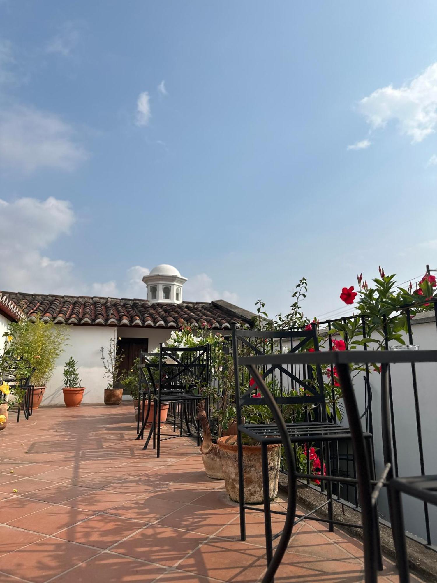 Casa Elena Bed & Breakfast Antigua Exterior photo