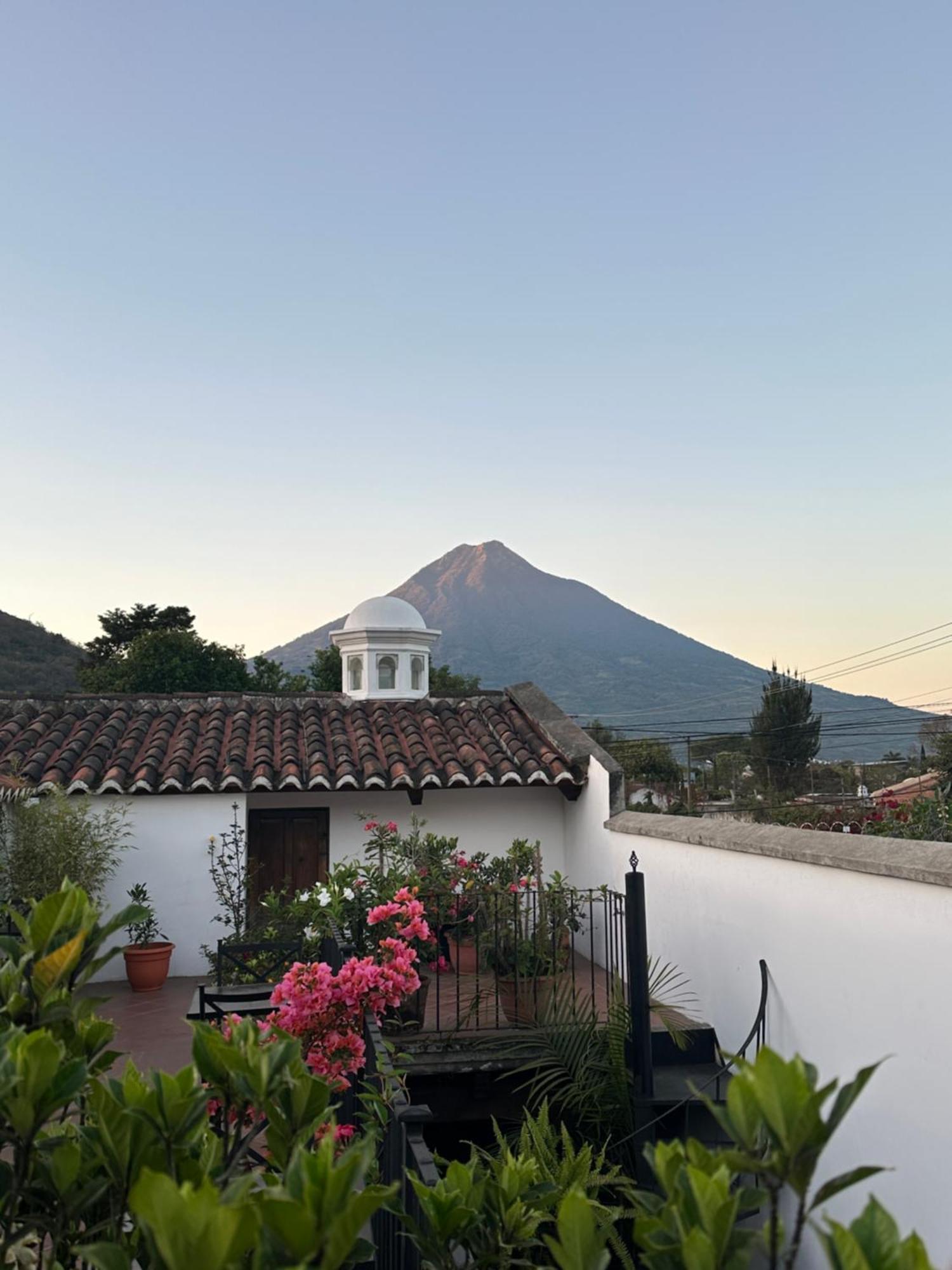Casa Elena Bed & Breakfast Antigua Exterior photo
